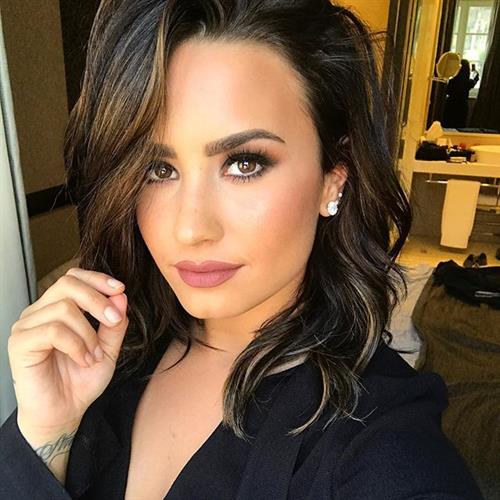 Demi Lovato taking a selfie