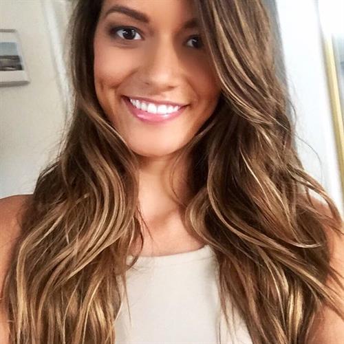 Vanessa Hanson taking a selfie