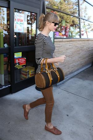 Taylor Swift grocery shopping in Studio City December 19, 2012
