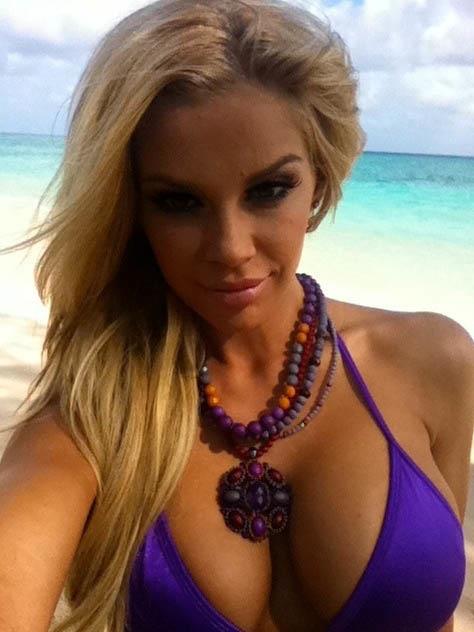 Jessa Hinton in a bikini taking a selfie
