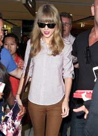 Taylor Swift in Sydney airport November 30, 2012 