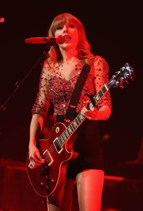 Taylor Swift at the KIIS FM 2012 Jingle Ball concert at Nokia Theatre in Los Angeles - December 1, 2012 
