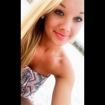 Mariah Alexis Vest taking a selfie