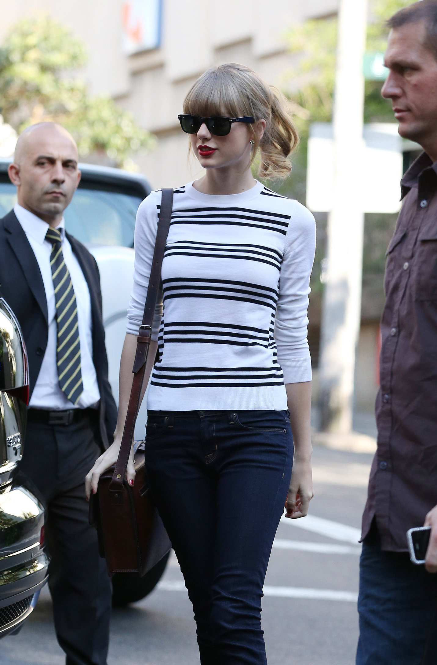 Taylor Swift grabs breakfast at Bills restaurant in Sydney 11/25/12 