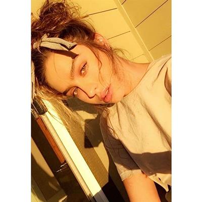 Sommer Ray taking a selfie