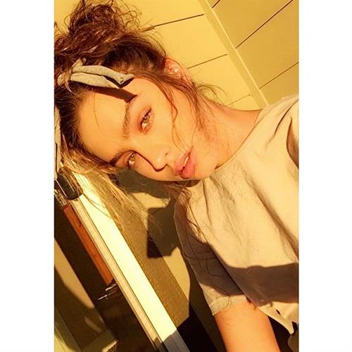 Sommer Ray taking a selfie