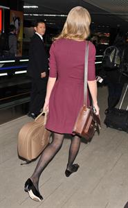 Taylor Swift at Narita International Airport November 24, 2012