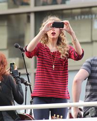 Taylor Swift surprise show at Hollywood Highland October 29, 2010