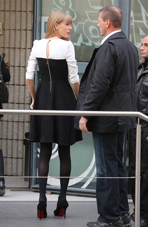 Taylor Swift NRJ radio station in Paris 11/8/12