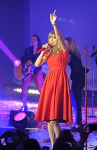 Taylor Swift at Westfield Mall in London 11/6/12