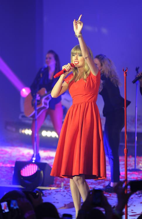 Taylor Swift at Westfield Mall in London 11/6/12