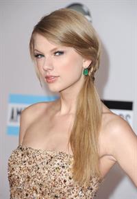 Taylor Swift 39th Annual American Music Awards in Los Angeles November 20, 2011  