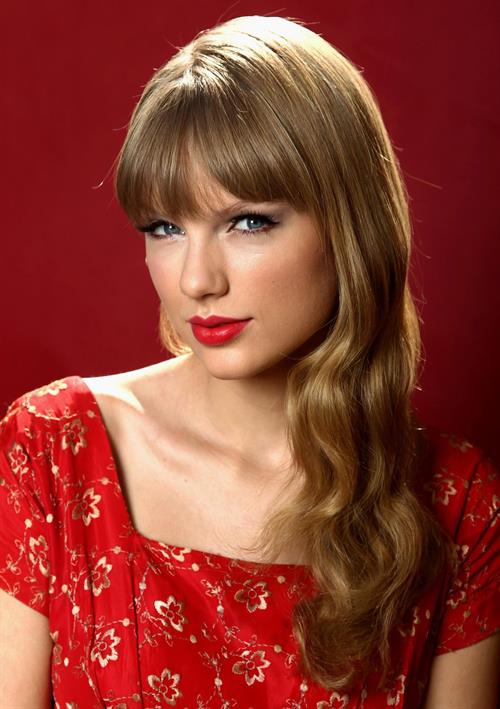 Taylor Swift - Matt Sayles portrait session in Beverly Hills on October 17, 2012