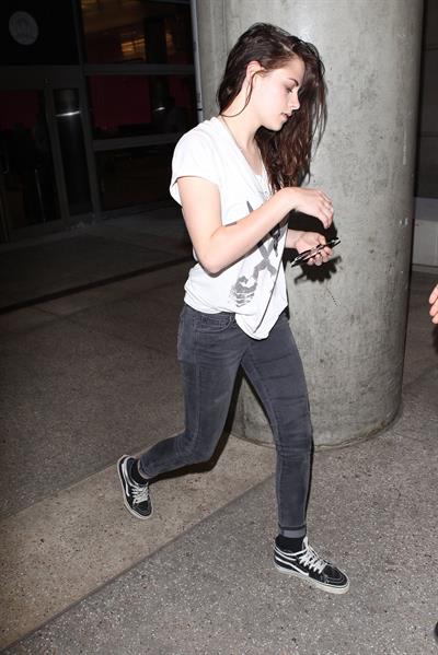 Kristen Stewart – Los Angeles airport arrival 10/4/13  