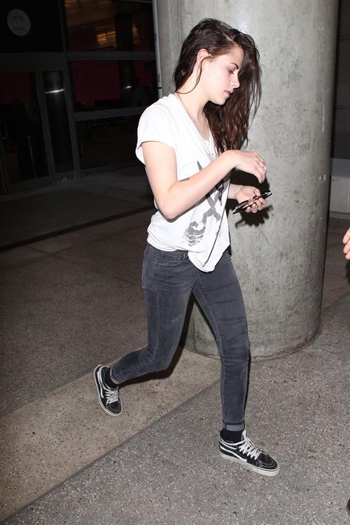 Kristen Stewart – Los Angeles airport arrival 10/4/13  