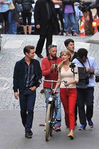 Taylor Swift films music video for ‘Begin Again’ in Paris 10/1/12 