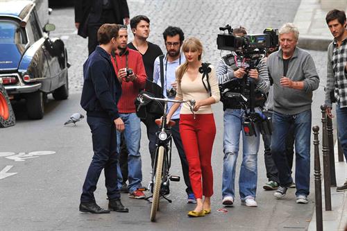 Taylor Swift films music video for ‘Begin Again’ in Paris 10/1/12 