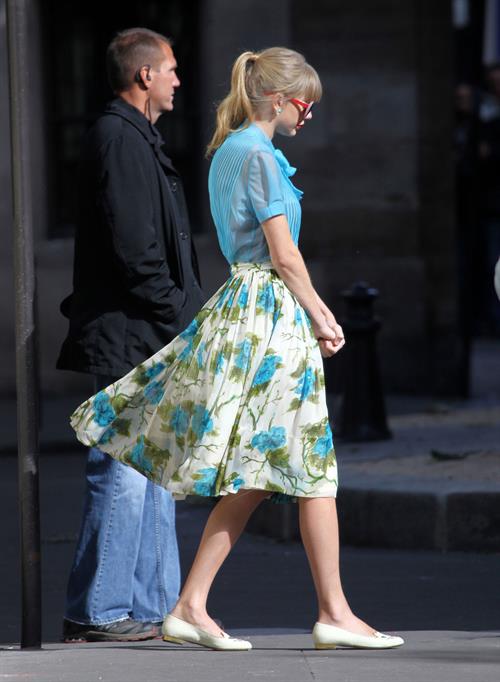 Taylor Swift films music video for ‘Begin Again’ in Paris 10/1/12 