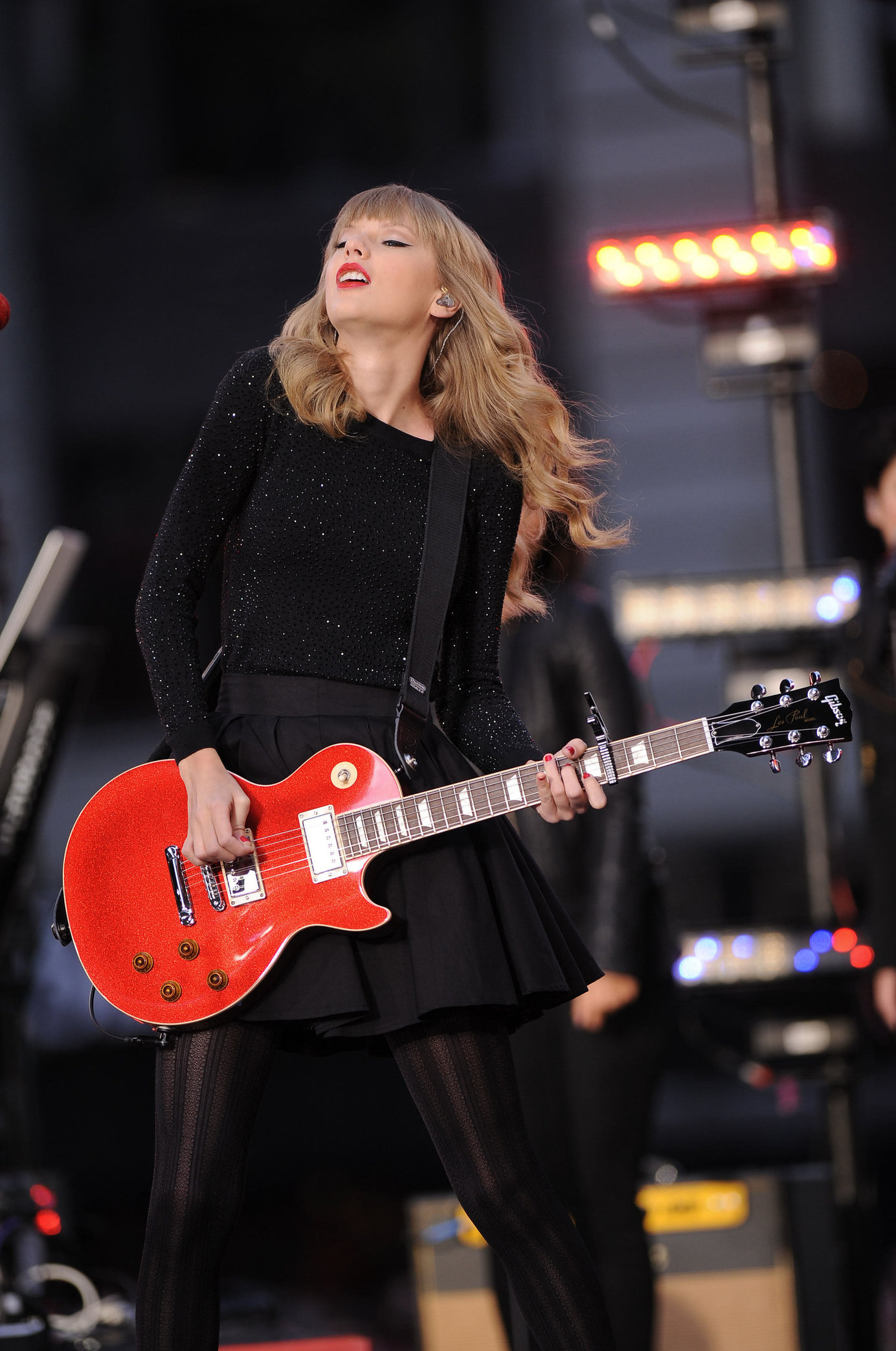 Taylor Swift performs at Good Morning America in New York City October 23, 2012 