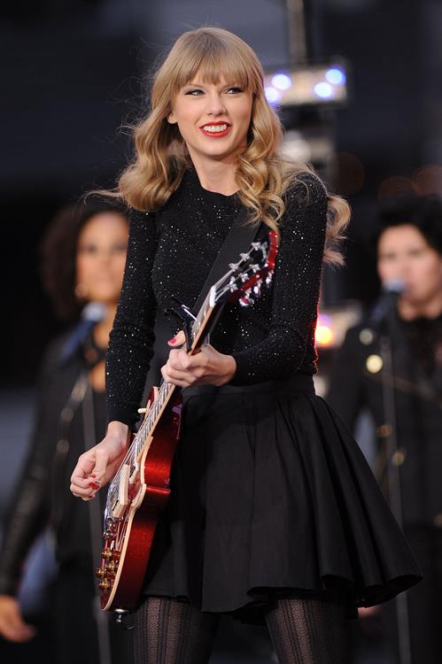 Taylor Swift performs at Good Morning America in New York City October 23, 2012 