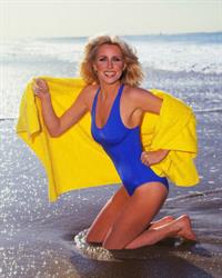Suzanne Somers in a bikini
