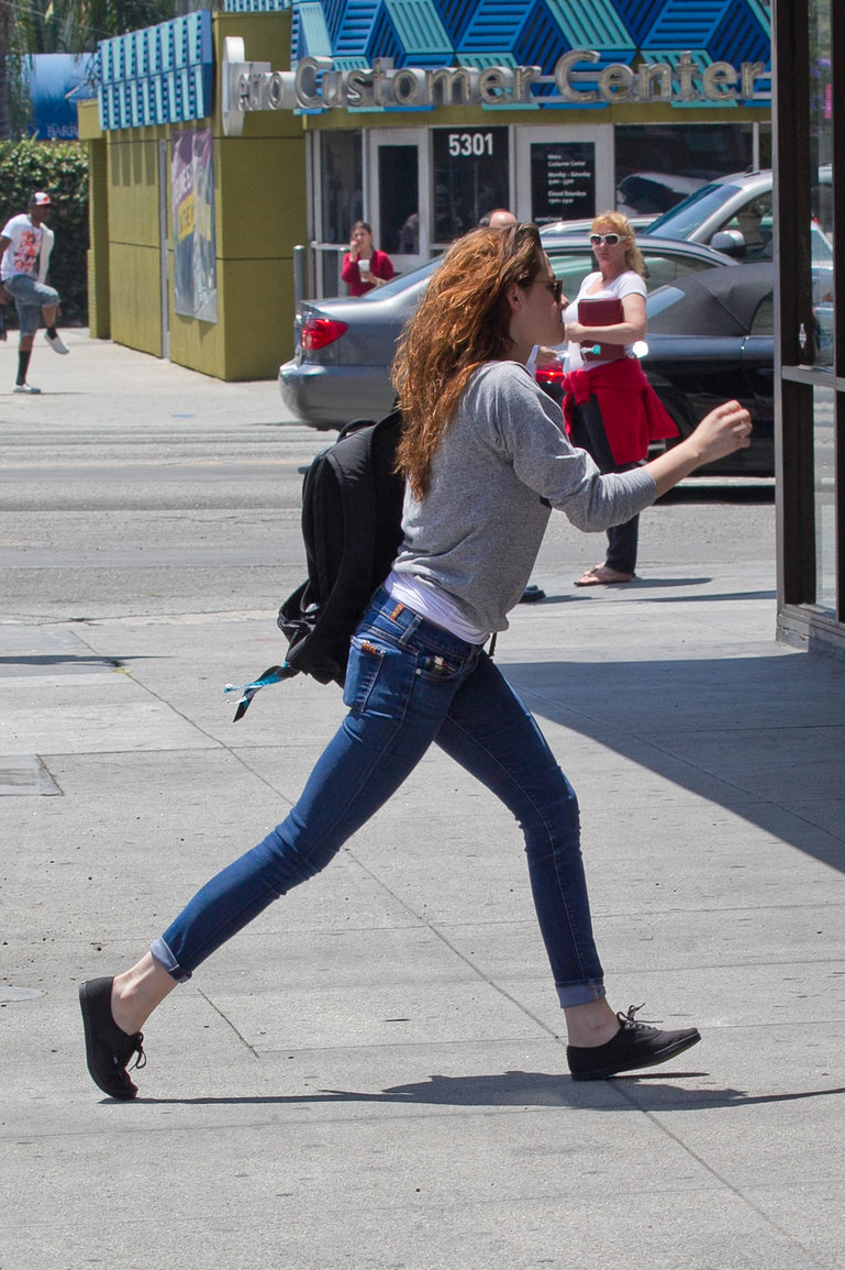 Kristen Stewart Pictures Kristen Stewart walking in Los Angeles - June 13, 2013
