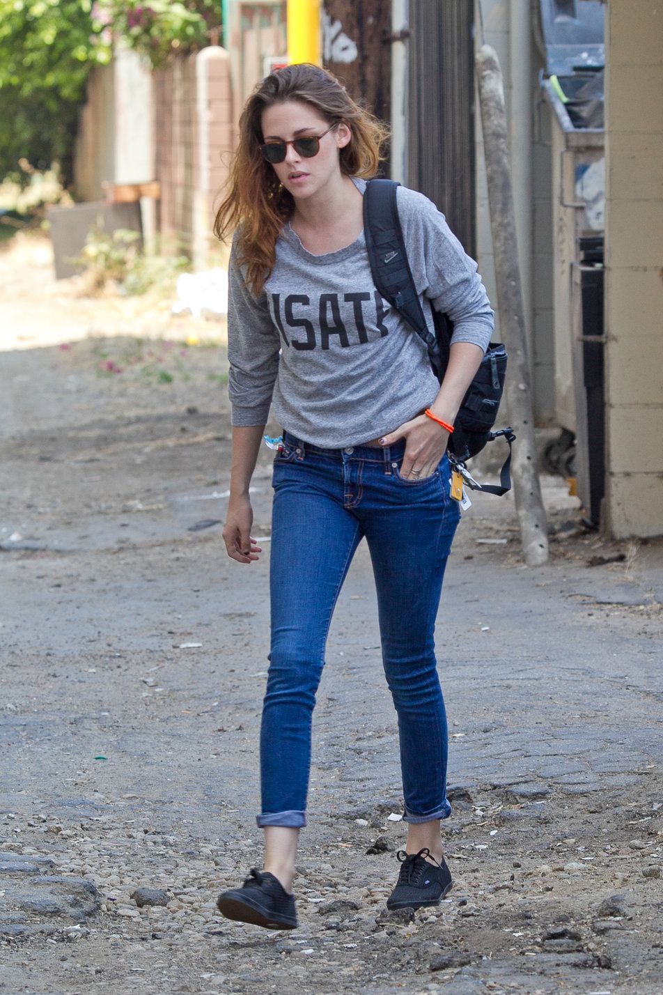Kristen Stewart Pictures Kristen Stewart walking in Los Angeles - June 13, 2013