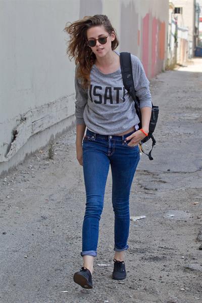 Kristen Stewart walking in Los Angeles - June 13, 2013 