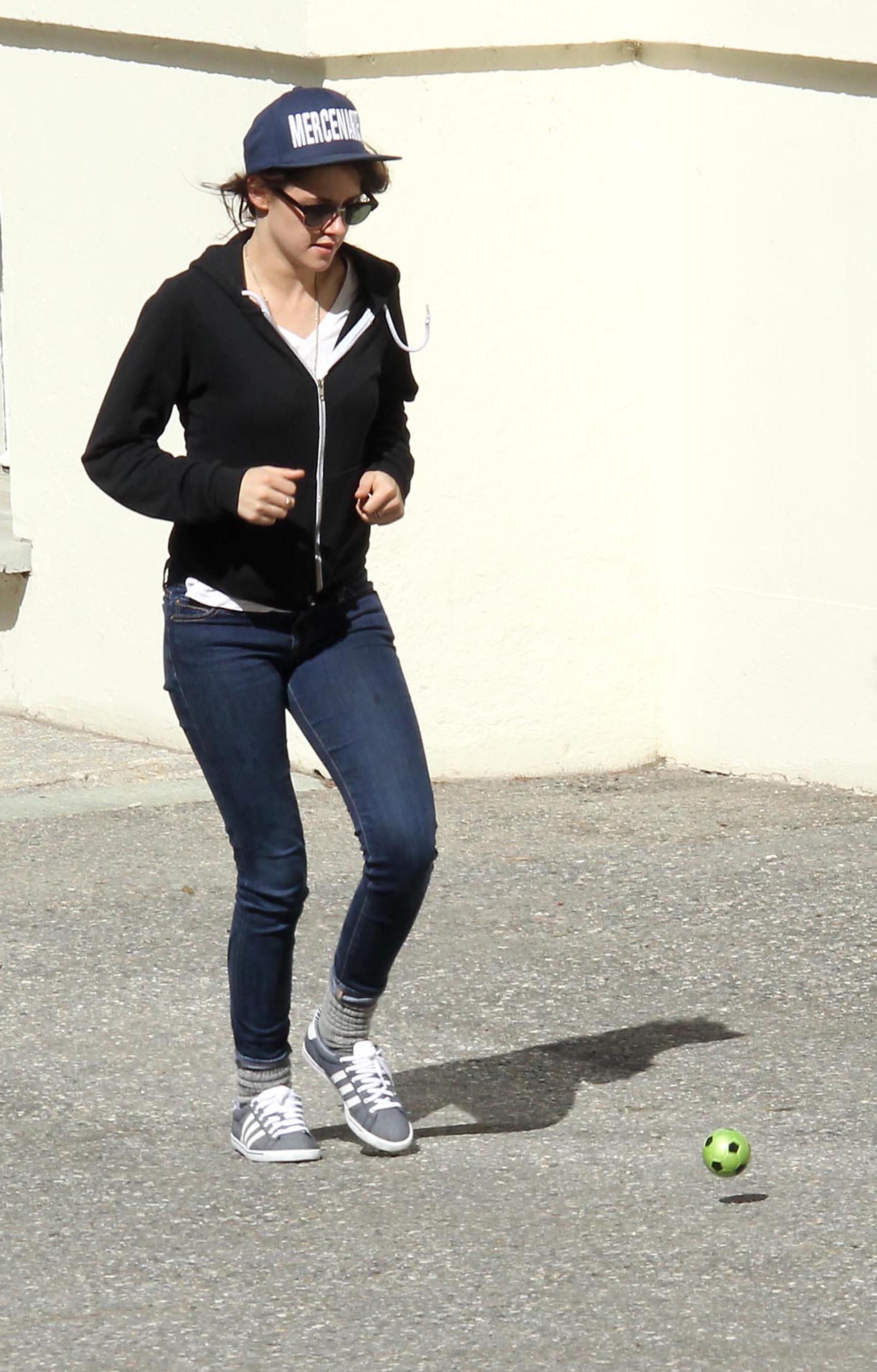 Kristen Stewart playing with a ball on the set of  Sils Maria  in Switzerland September 20, 2013  