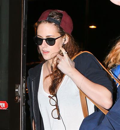 Kristen Stewart at Los Angeles Airport 12/27/12 
