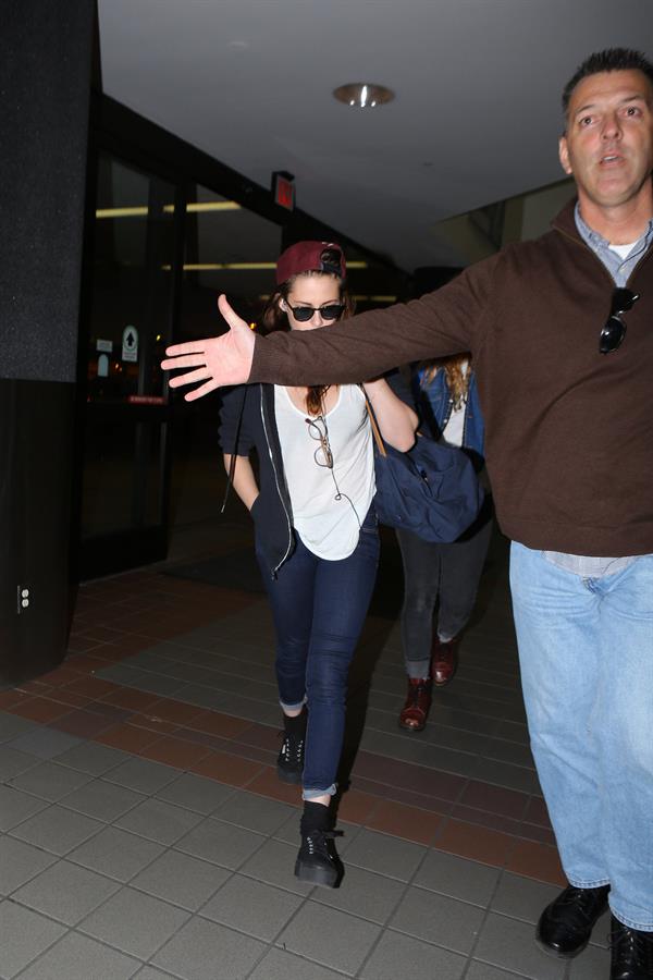 Kristen Stewart at Los Angeles Airport 12/27/12 
