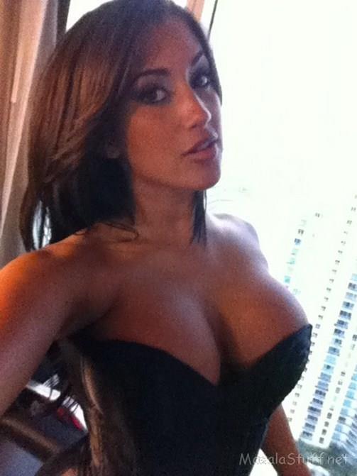 Claudia Sampedro taking a selfie