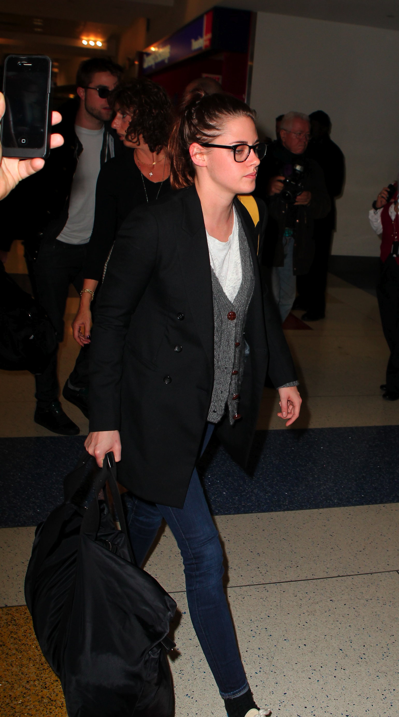 Kristen Stewart Pictures Kristen Stewart at JFK Airport in New York City 11/23/12