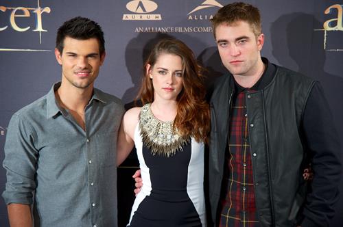 The Twilight Saga Breaking Dawn Part 2 Photocall in Madrid November 15, 2012 Gal Nu