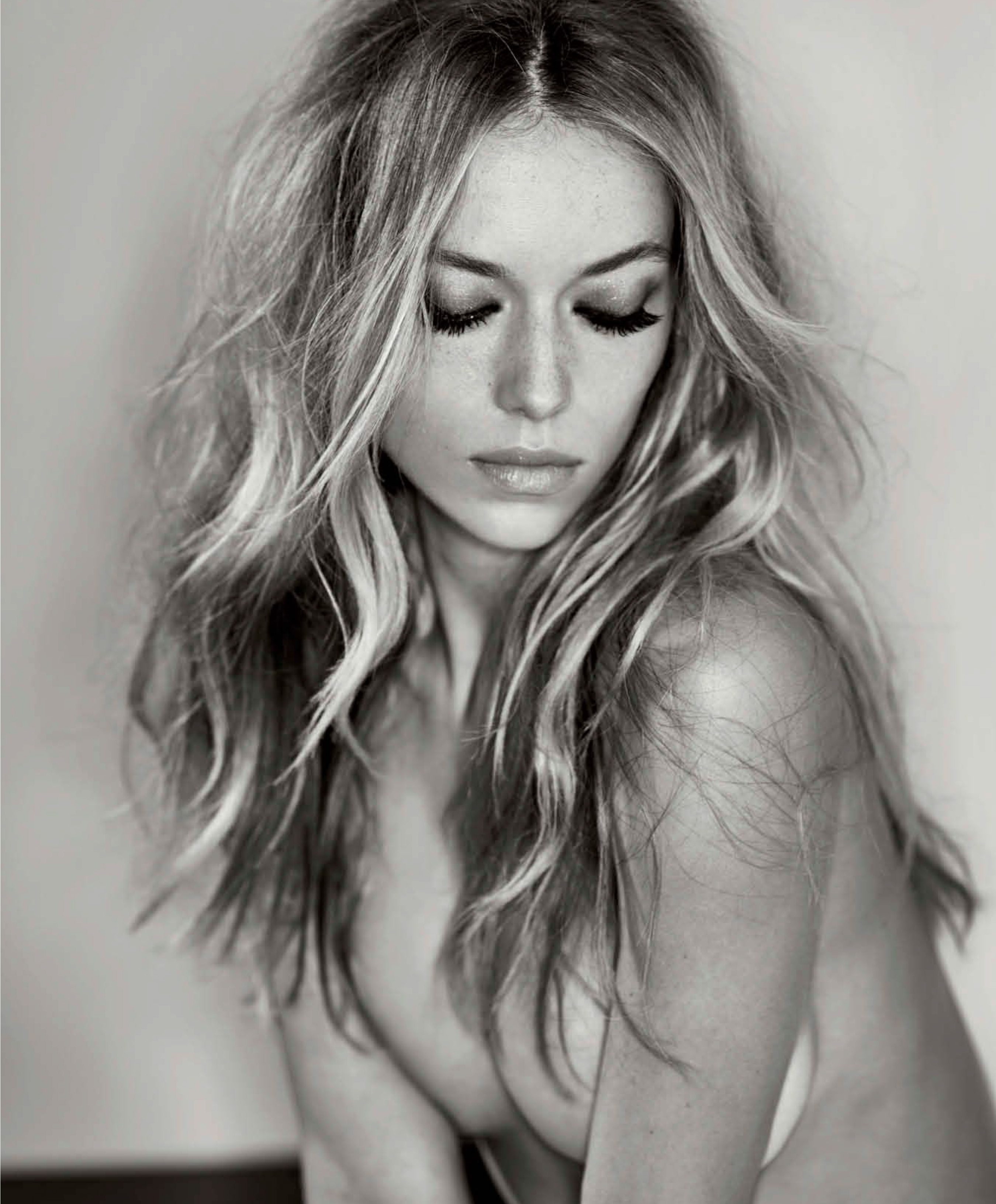 Hannah Ferguson - breasts