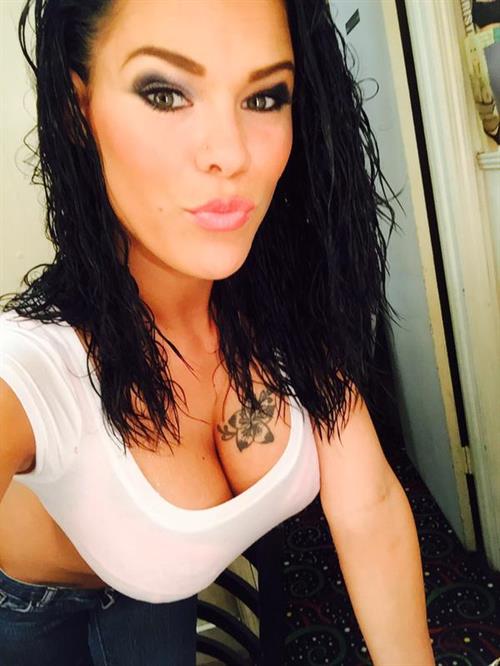 Peta Jensen taking a selfie