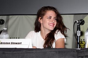 Kristen Stewart -  The Twilight Saga: Breaking Dawn - Part 2  Comic-Con Press Conference in San Diego (12 Jul 2012)