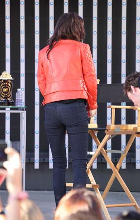 Kristen Stewart - MTV's  Snow White & the Huntsman  Sneak Peek at Universal Citywalk (May 29, 2012)