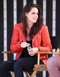 Kristen Stewart - MTV's  Snow White & the Huntsman  Sneak Peek at Universal Citywalk (May 29, 2012)