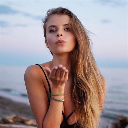 Angelika Nina Melnyk