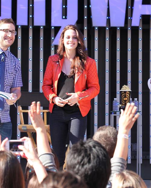Kristen Stewart - MTV's  Snow White & the Huntsman  Sneak Peek at Universal Citywalk (May 29, 2012)