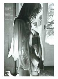 Eliza Sys in lingerie