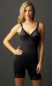 Armanda Barten in lingerie