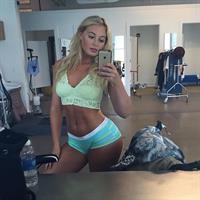 Iskra Lawrence taking a selfie