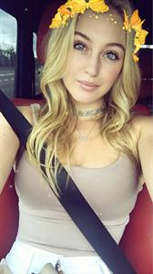 Iskra Lawrence taking a selfie