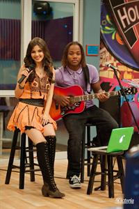 Victoria Justice Victorious S3-E22 'The Bad Roommate' stills 