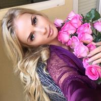 Leanna Bartlett taking a selfie