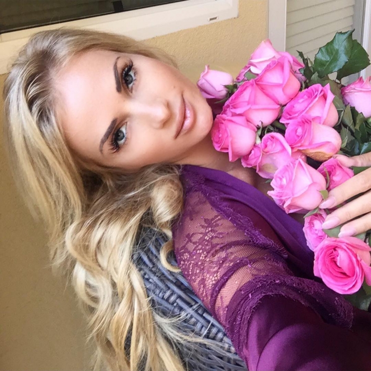 Leanna Bartlett taking a selfie