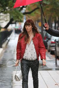 Jessica Biel Out Shopping in Paris (10/08/12) 