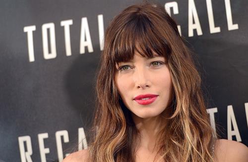 Jessica Biel poses at the Total Recall - Los Angeles Photo Call on July 28, 2012 in Beverly Hills, California